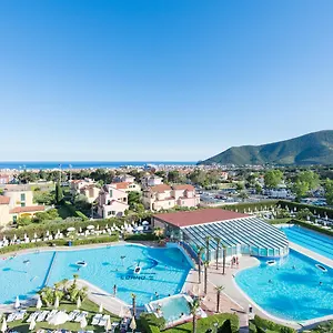2 Village Aparthotel